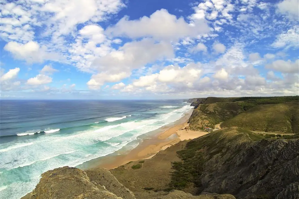 Wellness Escape: Yoga and Coastal Hiking Retreat in the Algarve, Portugal
