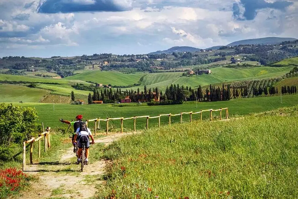 E-Bike and Yoga Wellness Escape in Tuscany's Countryside