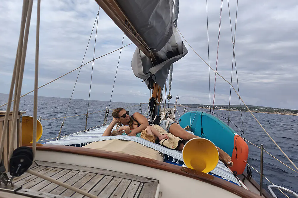 Family Sailing Wellness Retreat: Digital Detox on the Mediterranean