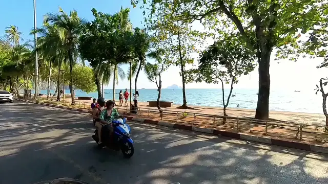 Muay Thai Training Camp in Phuket: Two or Four Weeks with Flights, Meals and Private Room