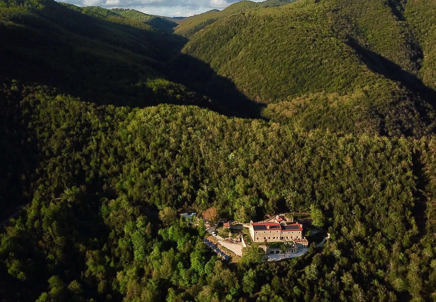 Digital Detox and Silent Retreat in the Umbrian Hills