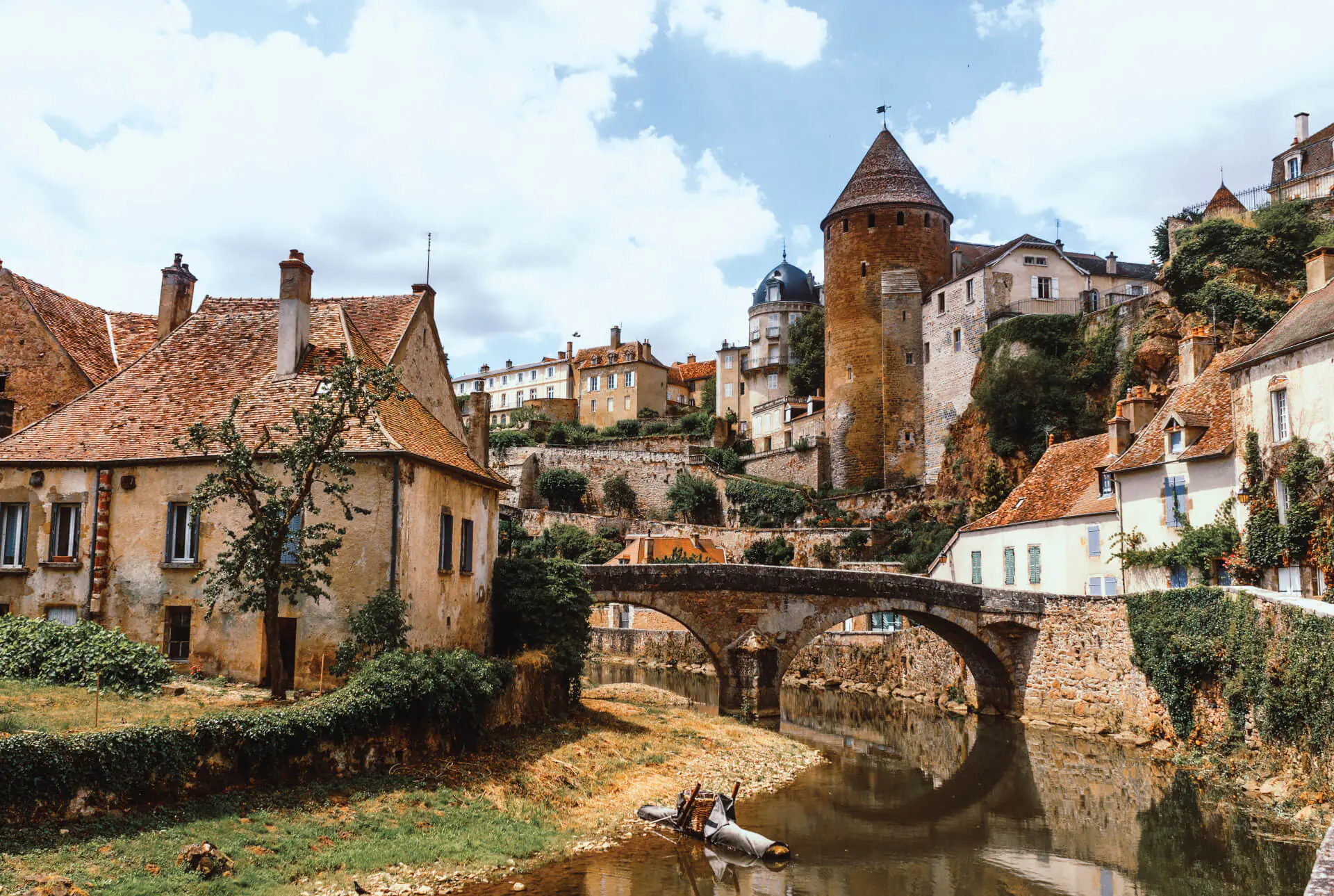 Burgundy Wine Country Private Tour: Cellars, Truffle Dogs and Châteaux