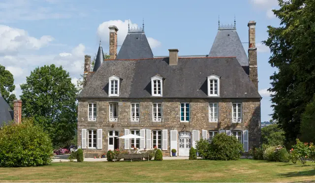 Yoga and Fitness Week at a 15th-Century Castle in Brittany with Emma Green and Åsa Lindau