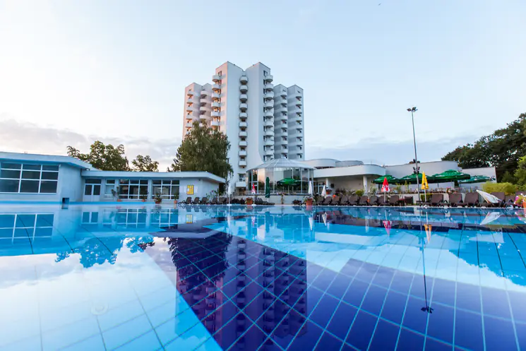 Balneotherapy and Thermal Pool Recovery Stays in Băile Felix, Romania