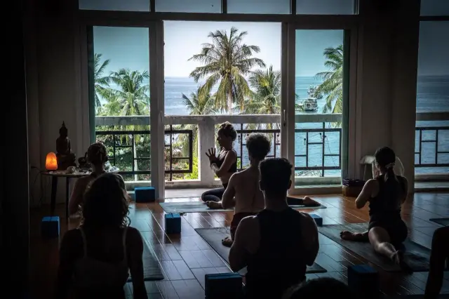 Self-Guided Yoga Retreat in Koh Tao: Unlimited Classes & Island Living