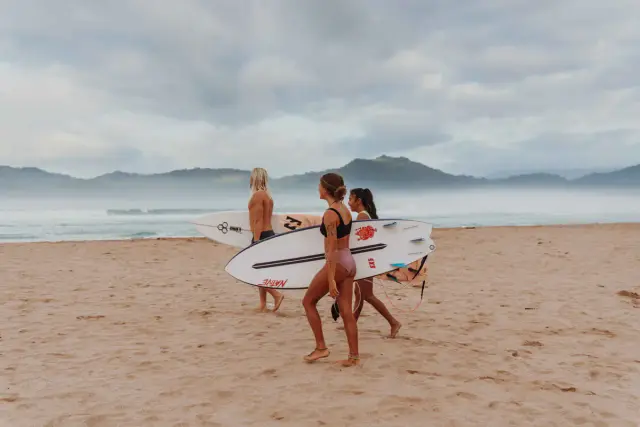 Learn to Surf on Australia's East Coast, in Bali or Portugal with Mojosurf