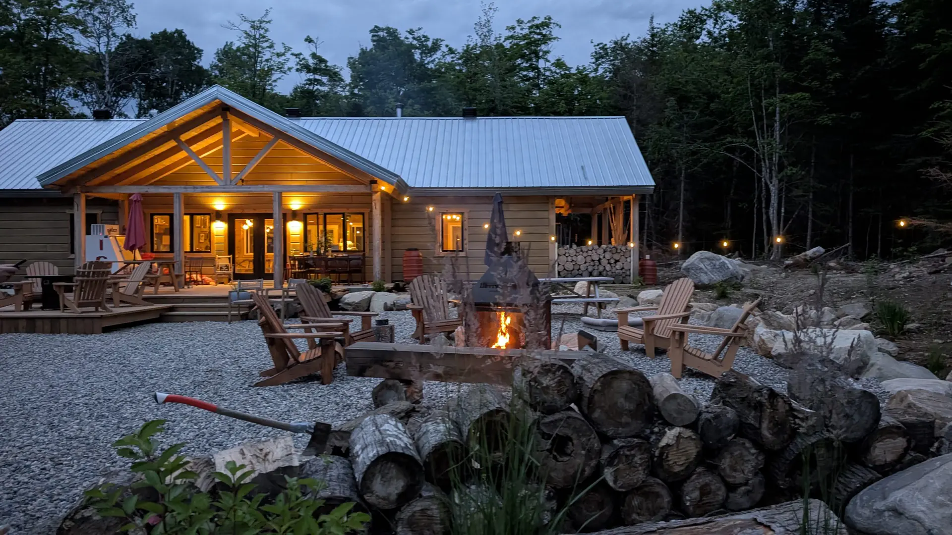 Remote Work Retreat in the Laurentians: Off-Grid Cabins, Lakes and Forest Trails at Lièvre Rouge