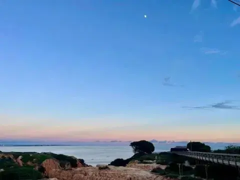 Algarve Yoga Escape: Daily Vinyasa, Plant-Based Food & Coastal Hikes in Portugal